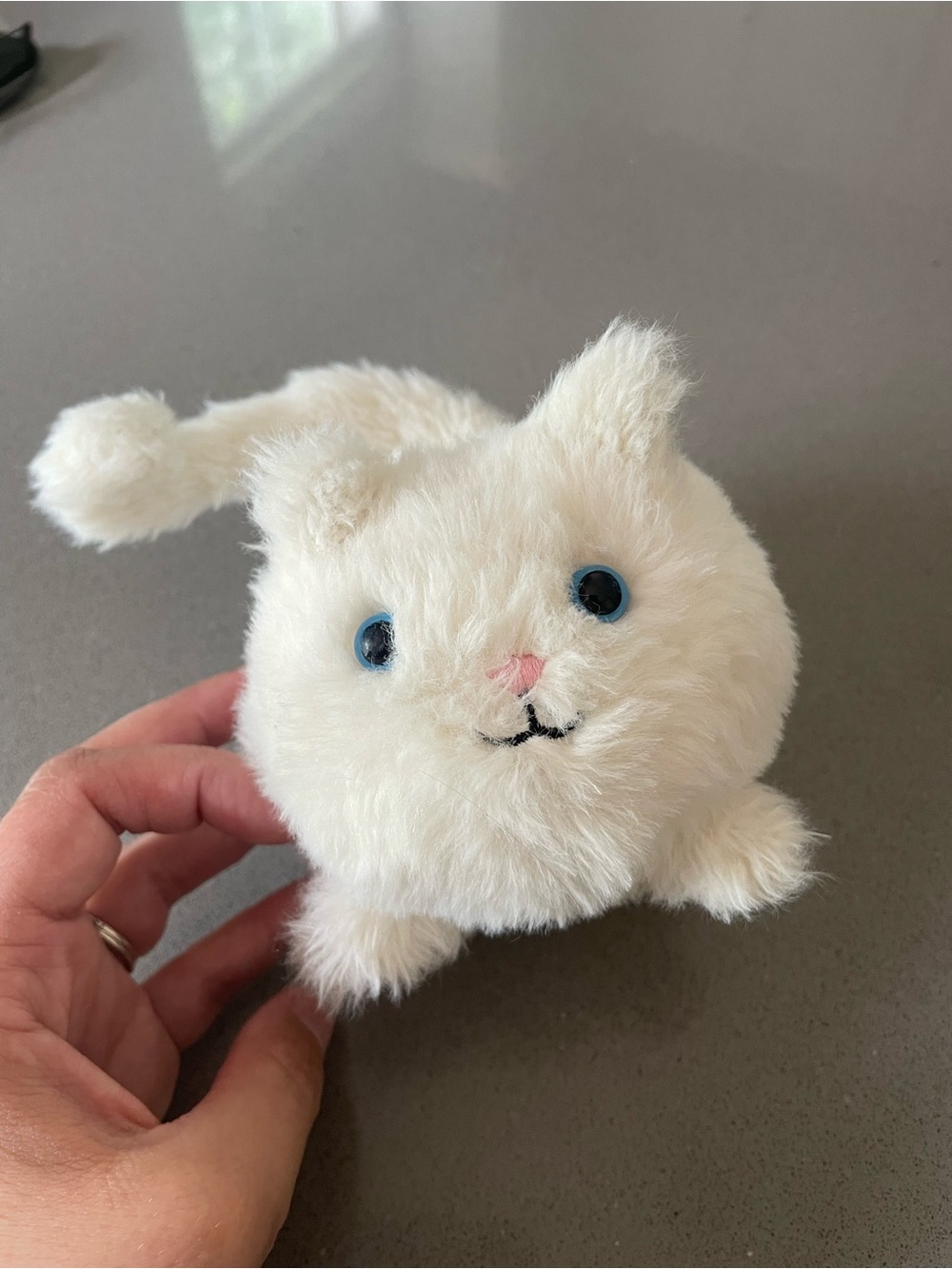 Jellycat London Cream White KITTEN CABOODLE Soft Plush Stuffed Animal Cat